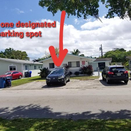 Ultra Glam Apartment 5 Miles From Hard Rock Casino ハリウッド エクステリア 写真