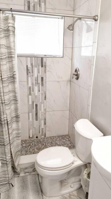 Ultra Glam Apartment 5 Miles From Hard Rock Casino ハリウッド エクステリア 写真