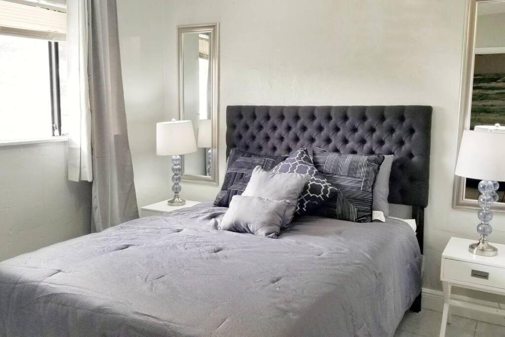Ultra Glam Apartment 5 Miles From Hard Rock Casino ハリウッド エクステリア 写真