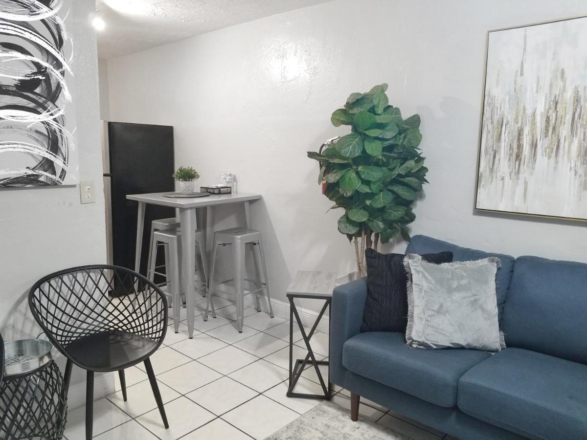 Ultra Glam Apartment 5 Miles From Hard Rock Casino ハリウッド エクステリア 写真